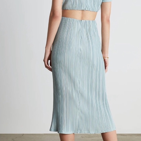 Who What Wear Plisse Collection NWT Drew Cutout Twist MIDI Dress Daisy Floral M - Picture 13 of 16